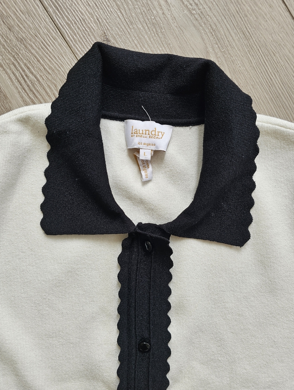 Laundry by Shelli Segal Scallop Detail Button Down Short Sleeve Sweater Blouse - Picture 5 of 16
